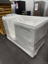 52" x 30" Walk-In Bathtub with Inswing Door & Shower Sprayer! (BRAND NEW - LEFT SIDE!)