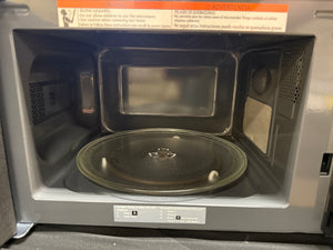 Magic Chef 17.3 in. W, 0.7 cu. ft. Countertop Microwave in Black with 700-Watt Cooking Power! (NEW OUT OF BOX)
