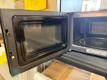 Magic Chef 17.3 in. W, 0.7 cu. ft. Countertop Microwave in Black with 700-Watt Cooking Power! (NEW OUT OF BOX)