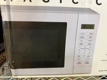 Magic Chef 17.3 in. W, 0.7 cu. ft. Countertop Microwave in White with 700-Watt Cooking Power! (NEW IN BOX)
