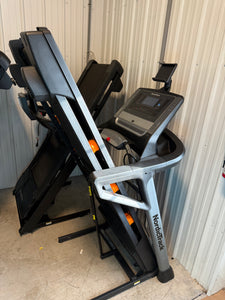 NordicTrack Elite 700 Treadmill!! NEW(LIGHTLY DIRTY FROM SHIPPING)!!