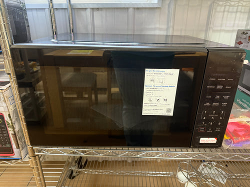 Mainstays 2.2 cu ft Microwave Ovens in Black!! NEW OUT OF BOX(SCRATCHED FROM SHIPPING, TESTED WORKS FINE)!!