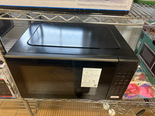 Mainstays 2.2 cu ft Microwave Ovens in Black!! NEW OUT OF BOX(SCRATCHED FROM SHIPPING, TESTED WORKS FINE)!!