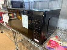 Mainstays 2.2 cu ft Microwave Ovens in Black!! NEW OUT OF BOX(SCRATCHED FROM SHIPPING, TESTED WORKS FINE)!!
