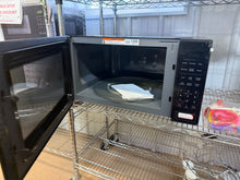 Mainstays 2.2 cu ft Microwave Ovens in Black!! NEW OUT OF BOX(SCRATCHED FROM SHIPPING, TESTED WORKS FINE)!!