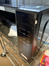 Mainstays 2.2 cu ft Microwave Ovens in Black!! NEW OUT OF BOX(SCRATCHED FROM SHIPPING, TESTED WORKS FINE)!!