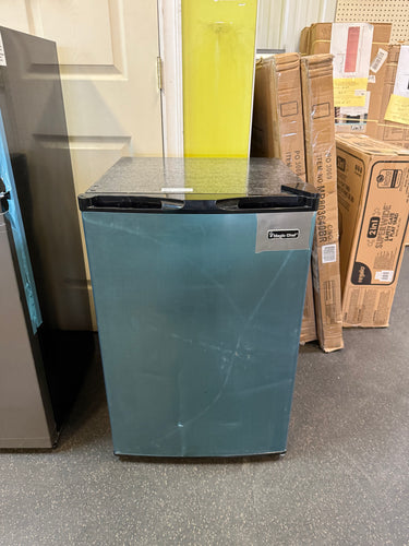 Magic Chef 3.0 cu. ft. Manual Defrost Upright Freezer in Stainless Steel! (NEW - MINOR DENT)
