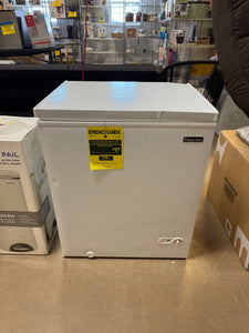 Magic Chef 5.0 cu. ft. Chest Freezer in White!! NEW OUT OF BOX, SCRATCHED AND DENTED FROM SHIPPING(PHOTOS SHOWN)!!