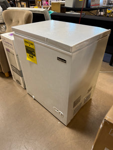 Magic Chef 5.0 cu. ft. Chest Freezer in White!! NEW OUT OF BOX, SCRATCHED AND DENTED FROM SHIPPING(PHOTOS SHOWN)!!