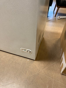 Magic Chef 5.0 cu. ft. Chest Freezer in White!! NEW OUT OF BOX, SCRATCHED AND DENTED FROM SHIPPING(PHOTOS SHOWN)!!