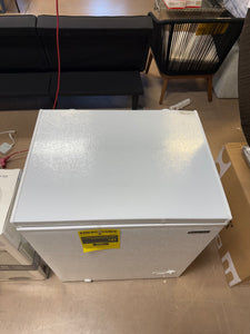 Magic Chef 5.0 cu. ft. Chest Freezer in White!! NEW OUT OF BOX, SCRATCHED AND DENTED FROM SHIPPING(PHOTOS SHOWN)!!