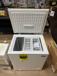 Magic Chef 5.0 cu. ft. Chest Freezer in White!! NEW OUT OF BOX, SCRATCHED AND DENTED FROM SHIPPING(PHOTOS SHOWN)!!