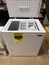 Magic Chef 5.0 cu. ft. Chest Freezer in White!! NEW OUT OF BOX, SCRATCHED AND DENTED FROM SHIPPING(PHOTOS SHOWN)!!