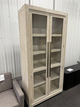 Alaya Solid Oak Wood Display Stand! (BRAND NEW - MINOR SCRATCHES)
