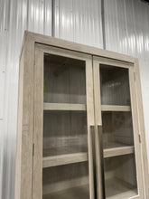 Alaya Solid Oak Wood Display Stand! (BRAND NEW - MINOR SCRATCHES)