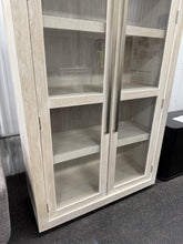 Alaya Solid Oak Wood Display Stand! (BRAND NEW - MINOR SCRATCHES)