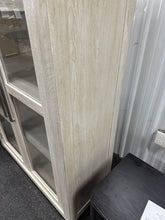 Alaya Solid Oak Wood Display Stand! (BRAND NEW - MINOR SCRATCHES)