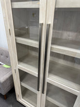 Alaya Solid Oak Wood Display Stand! (BRAND NEW - MINOR SCRATCHES)