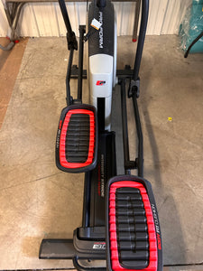 ProForm Coachlink E9.0 Elliptical! (NEW & ASSEMBLED! - MISSING CUPHOLDER PLASTIC)