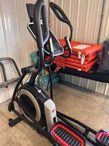 ProForm Coachlink E9.0 Elliptical! (NEW & ASSEMBLED! - MISSING CUPHOLDER PLASTIC)
