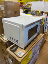 Hamilton Beach 1.1 cu ft Countertop Microwave Oven in White and Stainless Steel Color, Sensor Cook!! NEW OUT OF BOX!!