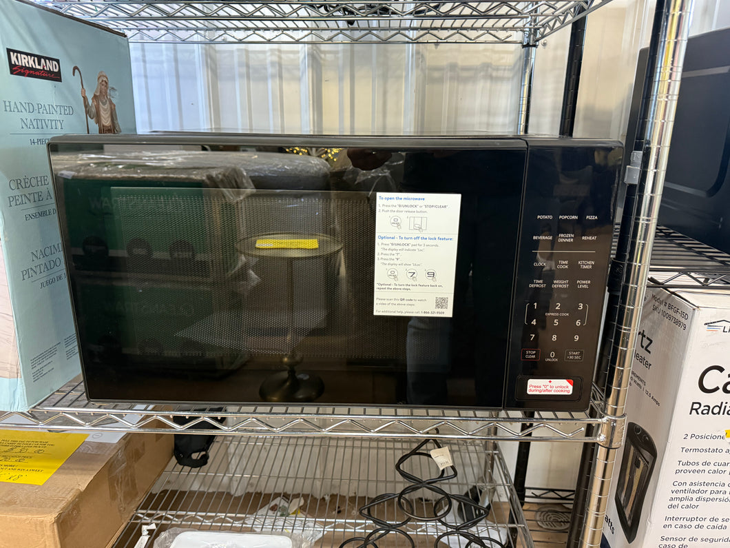 Mainstays 2.2 cu ft Microwave Ovens in Black!! - USED - (SCRATCHED FROM SHIPPING, TESTED WORKS FINE)!!