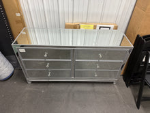 MIRRORED 6-DRAWER DRESSER! (BRAND NEW)