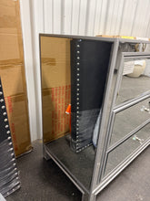 MIRRORED 6-DRAWER DRESSER! (BRAND NEW)