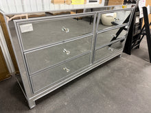 MIRRORED 6-DRAWER DRESSER! (BRAND NEW)