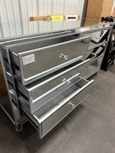 MIRRORED 6-DRAWER DRESSER! (BRAND NEW)