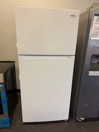Vissani 18 cu. ft. Top Freezer Refrigerator, Garage Ready in White!! BRAND NEW(MINOR DENT FROM SHIPPING)!!