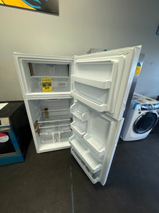 Vissani 18 cu. ft. Top Freezer Refrigerator, Garage Ready in White!! BRAND NEW(MINOR DENT FROM SHIPPING)!!