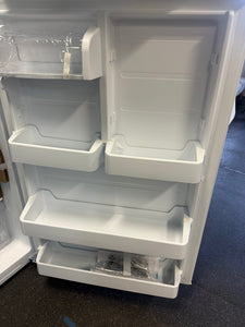 Vissani 18 cu. ft. Top Freezer Refrigerator, Garage Ready in White!! BRAND NEW(MINOR DENT FROM SHIPPING)!!