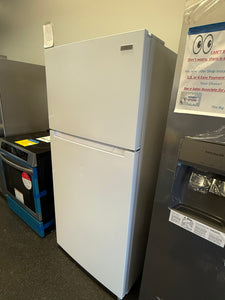Vissani 18 cu. ft. Top Freezer Refrigerator, Garage Ready in White!! BRAND NEW(MINOR DENT FROM SHIPPING)!!
