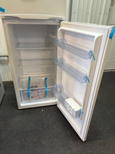 Avanti Apartment Refrigerator, 7.3 cu. ft, in White!! BRAND NEW(DENTED & MINOR CRACK INSIDE)!!