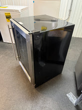 Magic Chef Beverage 23.4 in. 154 (12 oz.) Can Beverage Cooler, Stainless Steel!! BRAND NEW(MINOR DENT FROM SHIPPING)!!