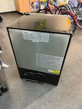 Magic Chef Beverage 23.4 in. 154 (12 oz.) Can Beverage Cooler, Stainless Steel!! BRAND NEW(MINOR DENT FROM SHIPPING)!!