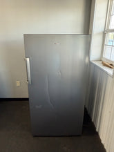 HISENSE 17 CU. FT. CONVERTIBLE UPRIGHT FREEZER / REFRIGERATOR! (NEW - SCRATCH/DENT)