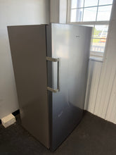HISENSE 17 CU. FT. CONVERTIBLE UPRIGHT FREEZER / REFRIGERATOR! (NEW - SCRATCH/DENT)