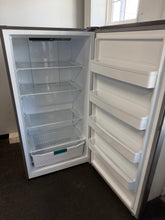 HISENSE 17 CU. FT. CONVERTIBLE UPRIGHT FREEZER / REFRIGERATOR! (NEW - SCRATCH/DENT)