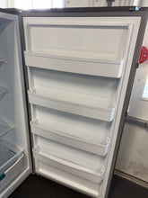 HISENSE 17 CU. FT. CONVERTIBLE UPRIGHT FREEZER / REFRIGERATOR! (NEW - SCRATCH/DENT)
