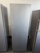 Hisense 10.2 cu. ft. Garage Ready Frost Free Convertible Upright Freezer with Seal Break Handle! (BRAND NEW - SCRATCH/DENT)