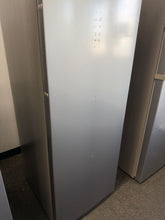 Hisense 10.2 cu. ft. Garage Ready Frost Free Convertible Upright Freezer with Seal Break Handle! (BRAND NEW - SCRATCH/DENT)
