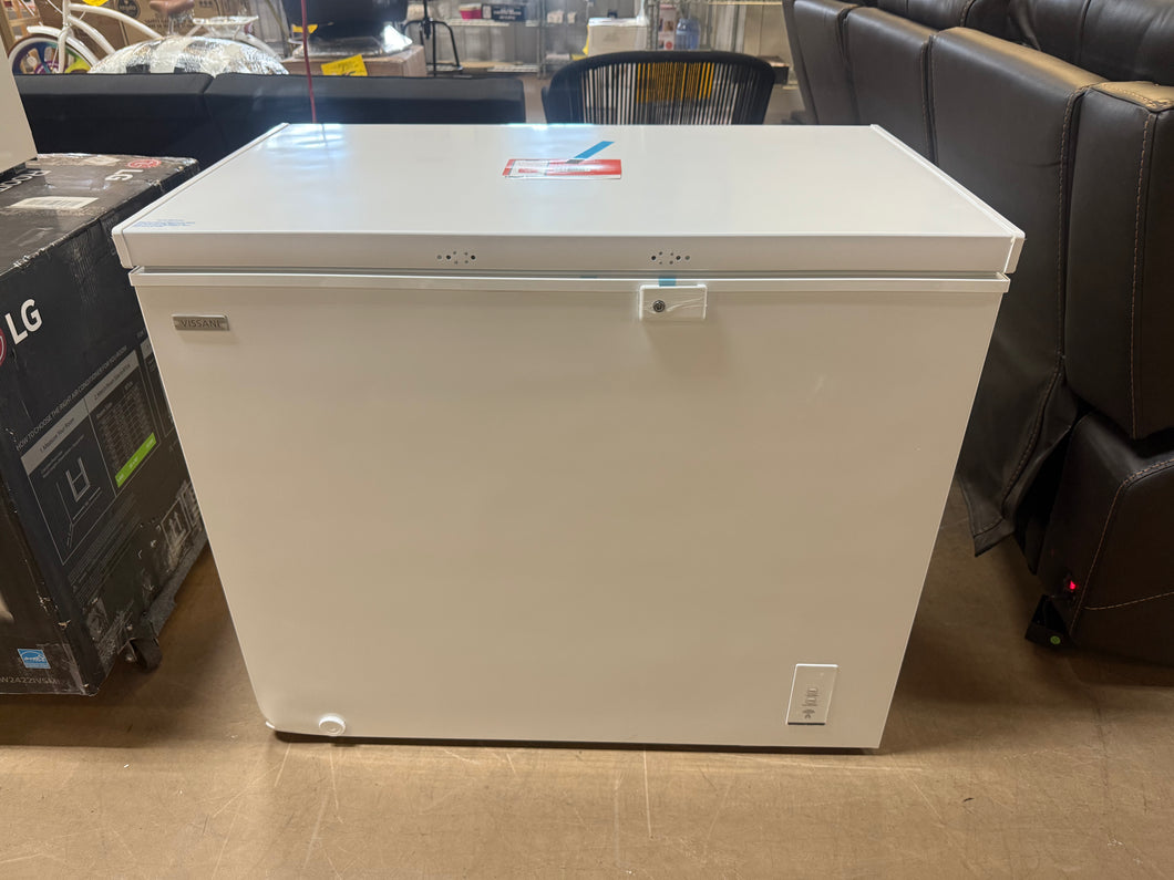 Vissani 8.8 cu. ft. Manual Defrost Convertible Chest Freezer with LED Light in White Powered by Hubspace!! BRAND NEW(MINOR DENTS FROM SHIPPING)!!