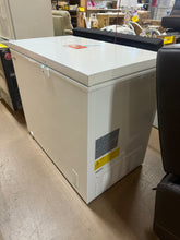 Vissani 8.8 cu. ft. Manual Defrost Convertible Chest Freezer with LED Light in White Powered by Hubspace!! BRAND NEW(MINOR DENTS FROM SHIPPING)!!