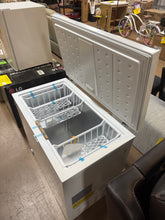 Vissani 8.8 cu. ft. Manual Defrost Convertible Chest Freezer with LED Light in White Powered by Hubspace!! BRAND NEW(MINOR DENTS FROM SHIPPING)!!