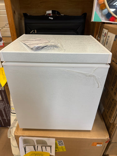 Cowsar 20.67 in. W 1.8 Cubic Feet Manual Defrost Garage Ready Chest Freezer with Adjustable Temperature Controls in White!! BRAND NEW!!