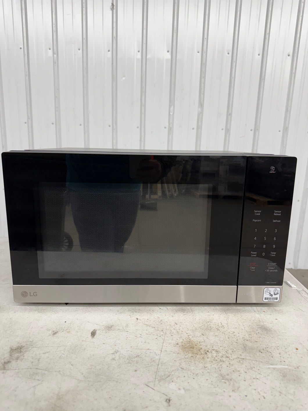 LG 1.5 cu ft Countertop Microwave Oven in Stainless Steel! (NEW - NO MANUAL!)