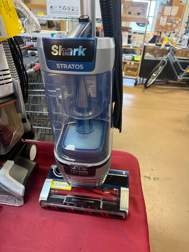 Shark Bagless Corded HEPA Filter Upright Vacuum Cleaner with DuoClean PowerFins HairPro and Odor Neutralizer Tech!! LIGHTLY USED, VERY CLEAN(MISSING ACCESSORIES & ODOR TECH CAP)!!