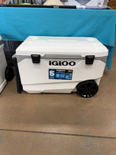 Igloo Latitude 137 Cans 90 Quart Rolling Cooler - White: Polyethylene, Tow Handle! (Brand New)